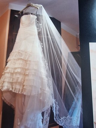 Vestido de Novia Beige/Blanco con Volantes