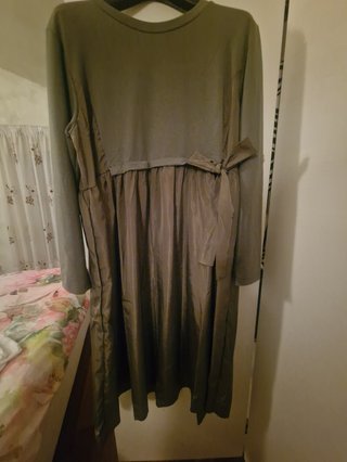 Vestito lungo verde con fiocco