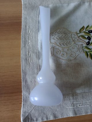 Vaso in vetro bianco