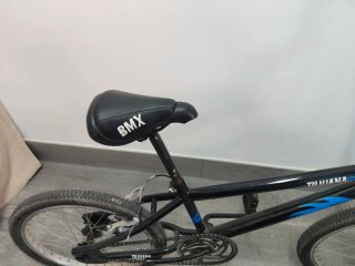 Bicicleta BMX Negra y Azul.  Vendo o cambio.