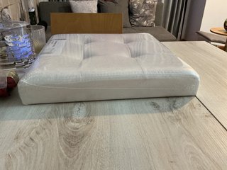 Taburete de almacenaje blanco