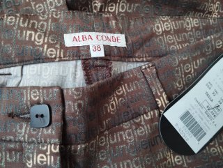 Pantalón Alba Conde con etiqueta