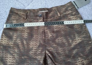 Pantalón Alba Conde con etiqueta