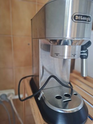 Cafetera DeLonghi Dedica Plata