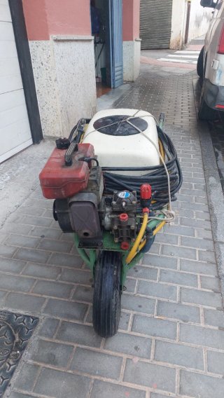Carro sulfatar y Fumigar con Motor de gasolina