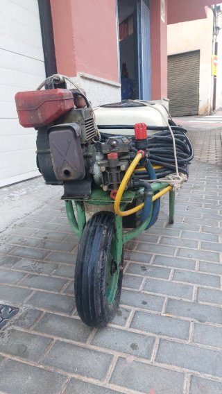 Carro sulfatar y Fumigar con Motor de gasolina