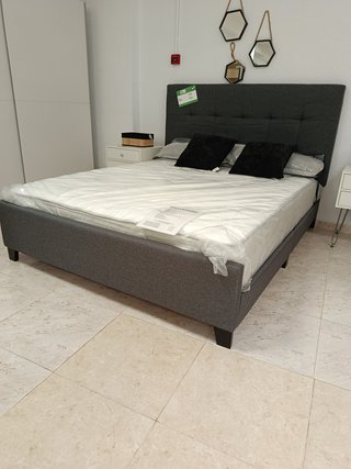 Somier tapizado gris con cabecero