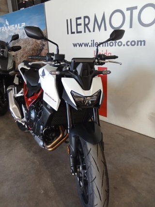 Honda Hornet 750 2025 Roja/Blanca