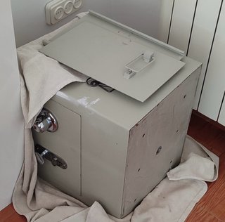 Caja fuerte con llave y codigo