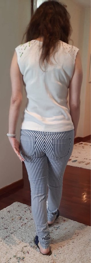 Camiseta Estampada y pantalón de rayas Talla L
