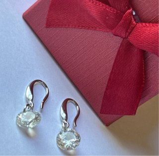Orecchini in argento con diamante