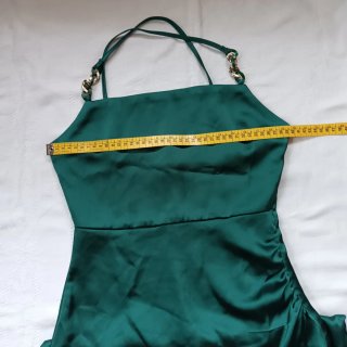 Vestido largo Zara verde con cadena
