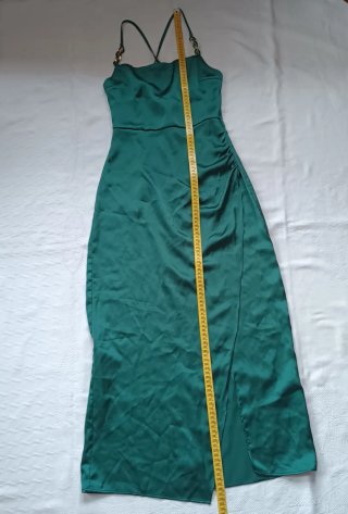 Vestido largo Zara verde con cadena