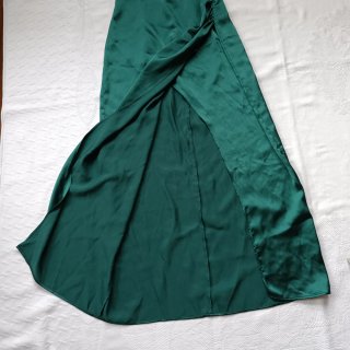 Vestido largo Zara verde con cadena