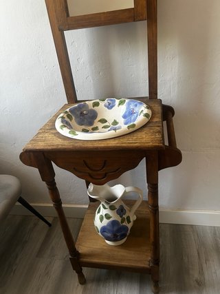 Palanganero con espejo de madera