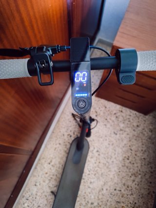 Patinete Eléctrico + Cargador y Casco