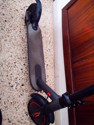 Patinete Eléctrico + Cargador y Casco