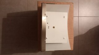 Plafón de luz blanco y plateado