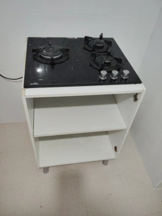 Placa de gas y mueble de cocina