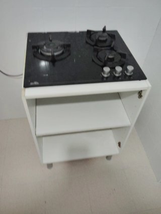 Placa de gas y mueble de cocina