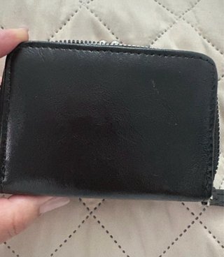 Monedero negro con asa