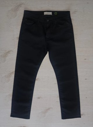 Pantalón Celió Negro encerado, talla 40, W32 L 30