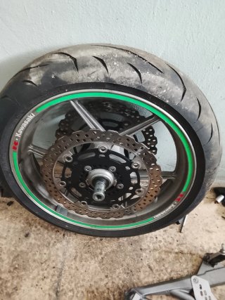 Rueda Kawasaki ER-6f con disco de freno