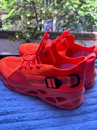 Zapatillas naranjas súper ligeras