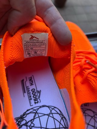 Zapatillas naranjas súper ligeras