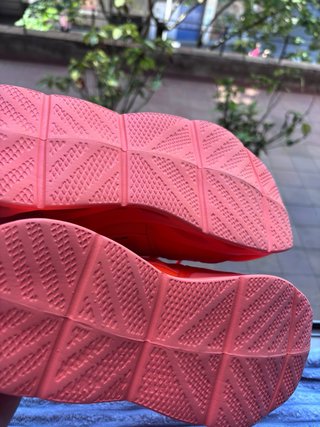 Zapatillas naranjas súper ligeras