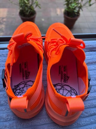 Zapatillas naranjas súper ligeras