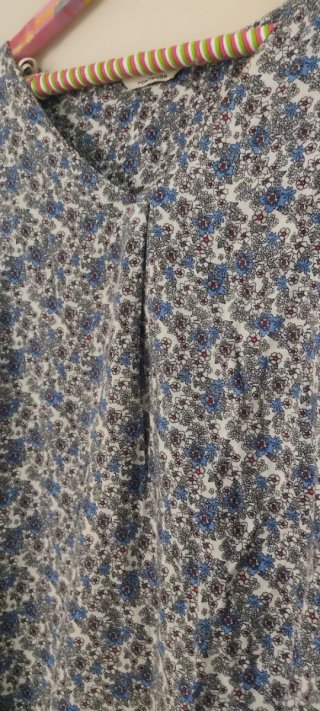 Blusa Tom Tailor floral azul y blanco