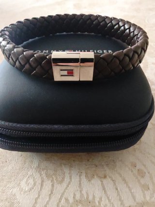 Pulsera Tommy Hilfiger de cuero marrón. 20 cm