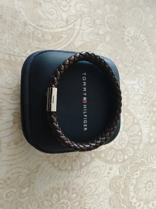 Pulsera Tommy Hilfiger de cuero marrón. 20 cm