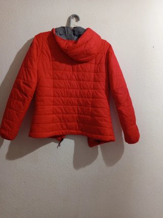 Cazadora acolchada roja