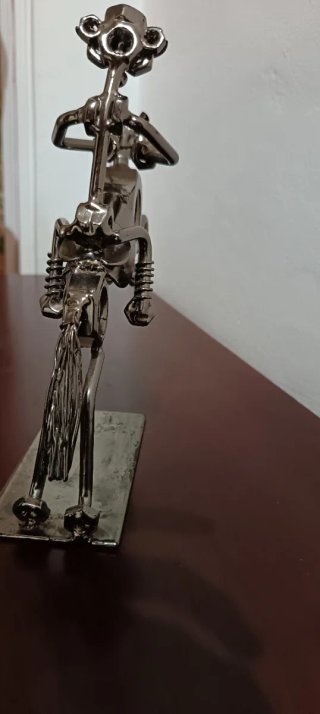 Figura artesanal de jinete y caballo