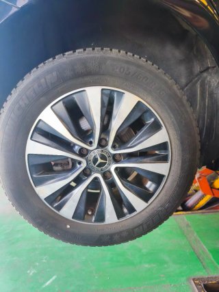 Llantas Mercedes 16 con neumáticos Michelin