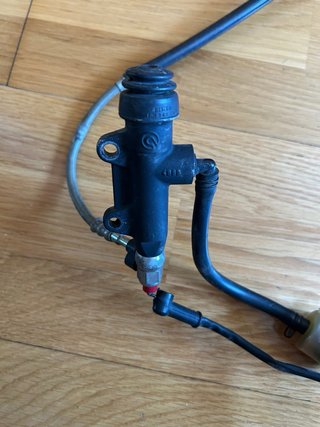 Sistema de freno delantero Brembo