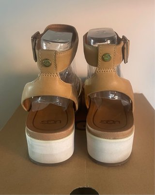 Sandalias UGG Beige y Doradas