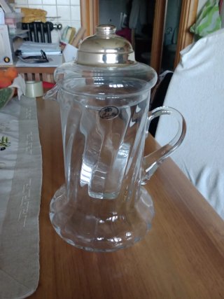 Brocca capiente con spazio ghiaccio