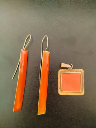 Pendientes y colgante de cobre y esmalte rojo