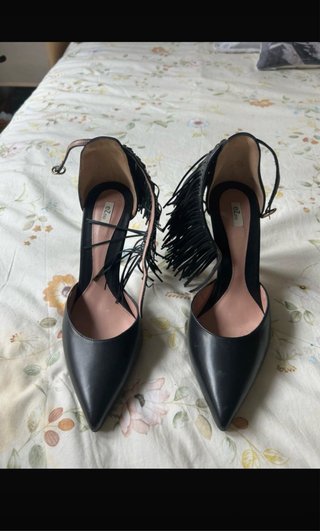 Zapatos de tacón Ezzio negros con flecos