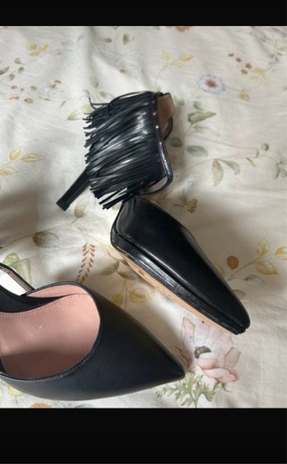 Zapatos de tacón Ezzio negros con flecos