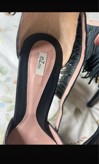 Zapatos de tacón Ezzio negros con flecos