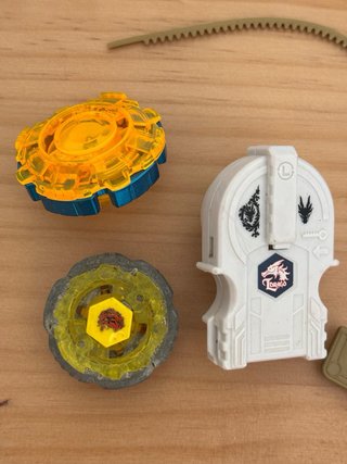 Beyblade Juguete con Lanzador y Accesorios