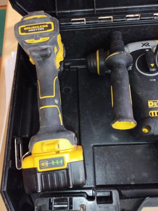 Kit taladro perforador y atornillador DEWALT