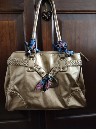 Borsa donna color oro con foulard