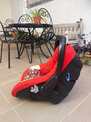 Seggiolino auto per bambini con design accattivante
