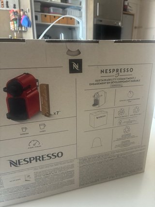 Macchina da caffè Nespresso Inissia rossa