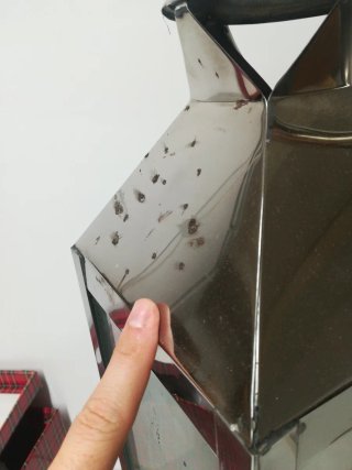 Farol alargado de metal y cristal